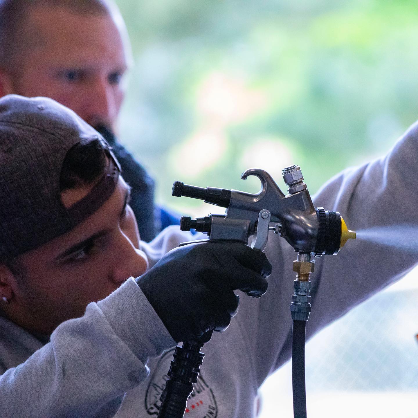 Apollo Sprayers POWER-6 VS Turbine System with AtomiZer® 7700 Spray Gun