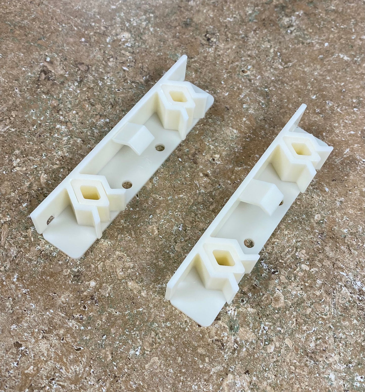 False Front Cabinet Clip Set (2 male and 2 female clips, screws included)